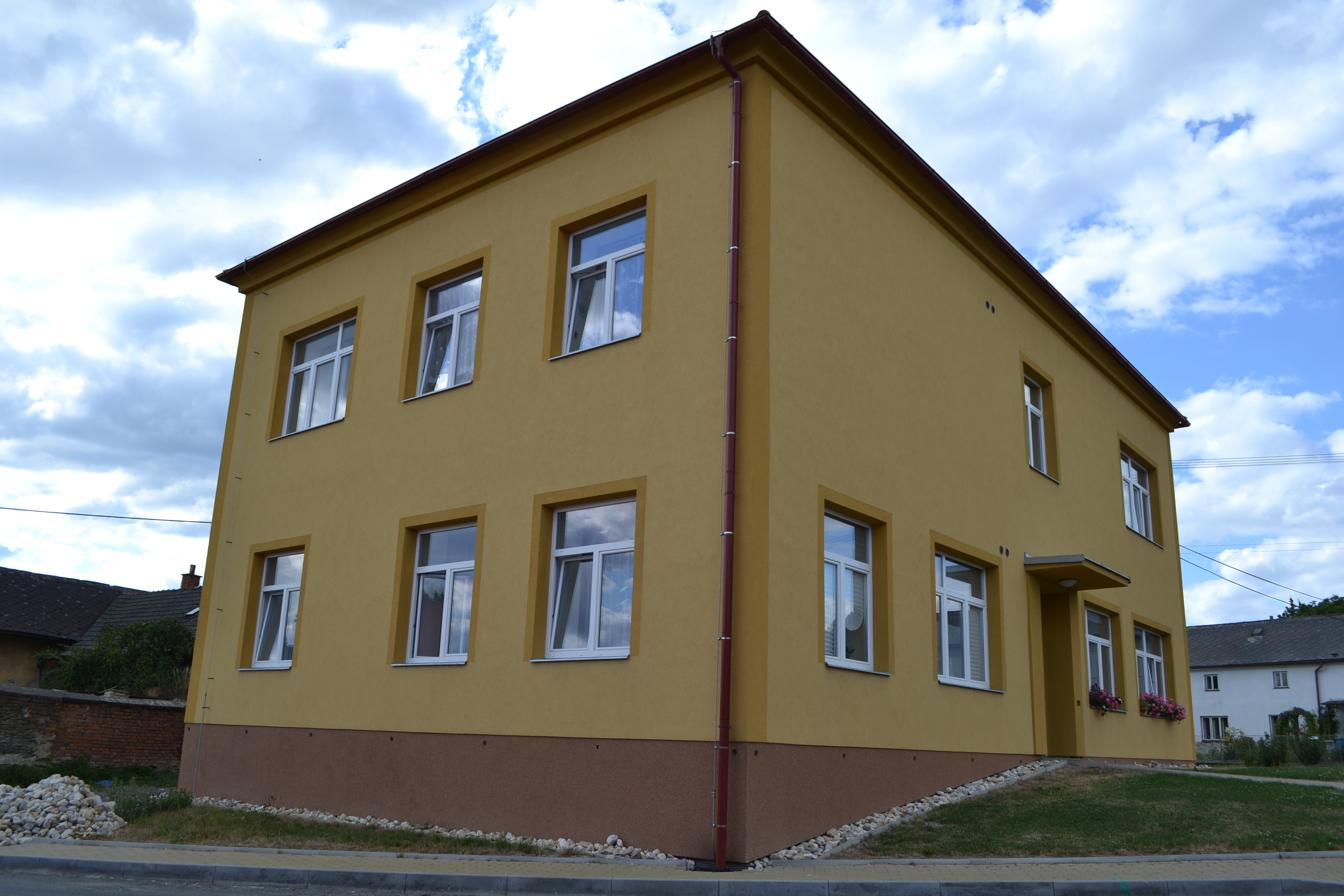 2012 10 Luka - stara skola - fasada - realizace